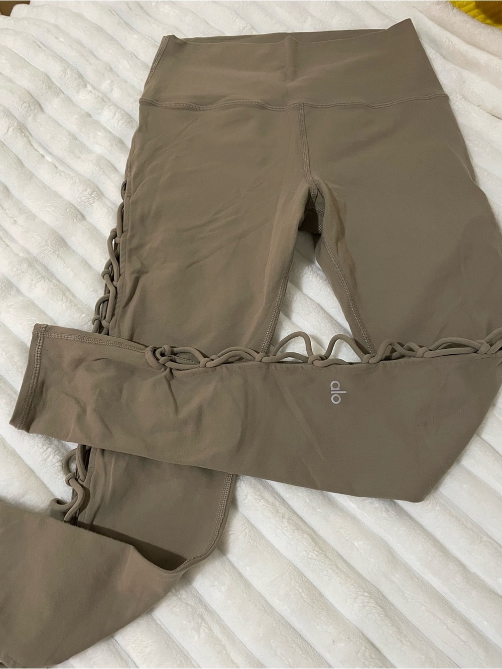 ALO Yoga High-Waist Lattice-Side Leggings - Taupe - Picture 6 of 12